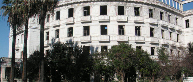 Abkhazia - Sukhumi / Soxumi: former Hotel Abkhazia (photo by A.Kilroy)